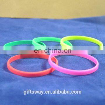 China Manufacture OEM Design Good Promotional Gifts Personalized Silicone Bracelets photo-3
