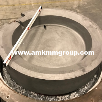 Graphite crucible for metal smelting
