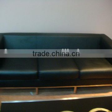 Replica comfortable French Funiture Design Italian Genuine leather Le Corbusier LC2 three seater sofa for office