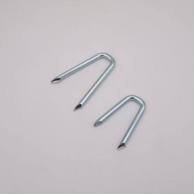 Grampos em forma de U galvanizados a quente para cercas externas