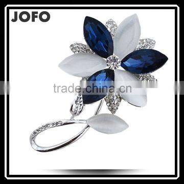 New Model Design Hot Selling With Crystal Flower Brooch