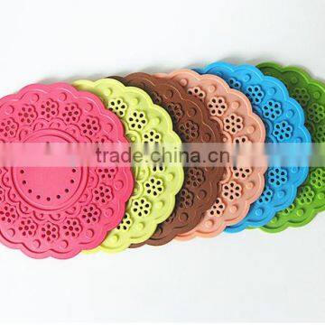 Retro Hollow Design Anti-heated Round PVC+silicone Tablewear Placemats