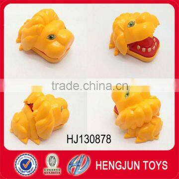 EN71/6P/ASTM hot selling promotion gift keyring animal lion biting toy