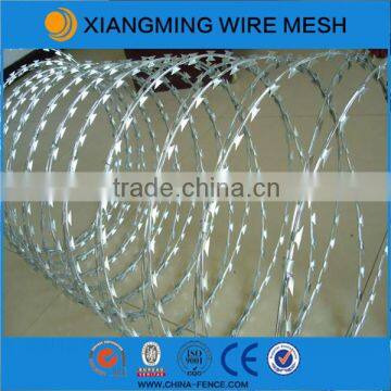 Razor barbed wire mesh fence