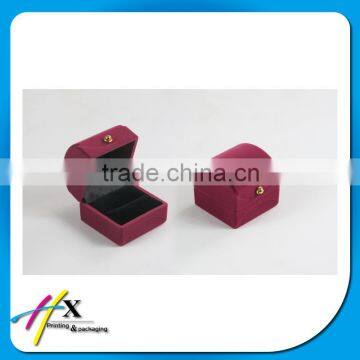 2016 exquisite velvet coated plastics rings boxes with button for engagement