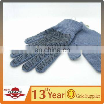 Anti-slip knitted gloves