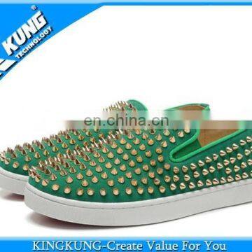 Green upper zinc alloy rivet mens casual shoes