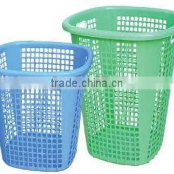 plastic laundry basket/storage tub