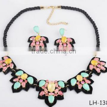 Fashion Leaf Shaped Necklace Earring Set Multicolor Jewelry Set Fashion Women Jewelry Set