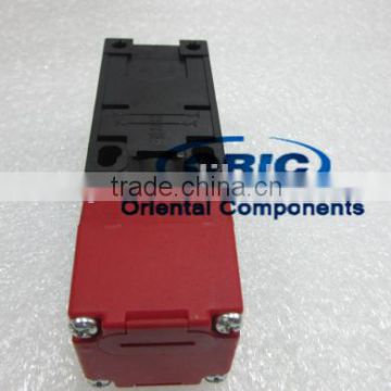 D4NS-3BF DOOR SWITCH AC-15 3A-240VAC DC-130.27A-250VDC MEMA A300.0300