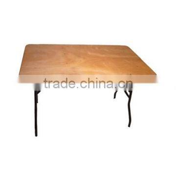 Folding table with steel chapelet