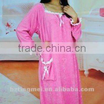 girls' pink bathrobe