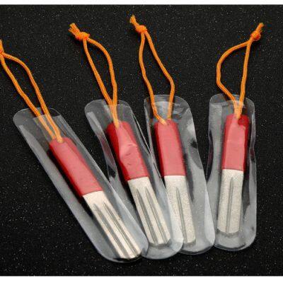 Pescador usa lixadeira multifuncional de dois lados para pescar