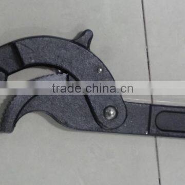 Quick grip pipe wrench with plastic handle