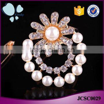 New design korean jewelry zinc alloy pearl main stone rhinestone sunflower scarf clip brooch