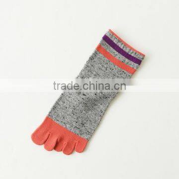 Hot Selling Japanese Design OEM School Lovely Girls Winter Comfortable Cotton Plain Black Injinji Yoga Fluffy Socks photo-3