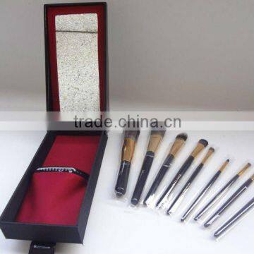 Makeup brushes with gift box