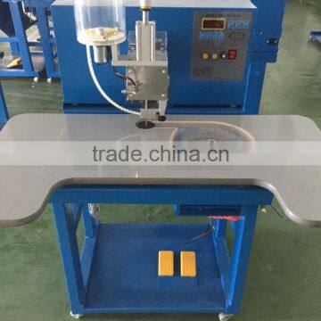 2017 New pearl attaching machine / nail riveting Machine