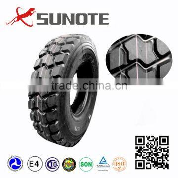 Lump pattern truck tyre 1200R20 working on the mine