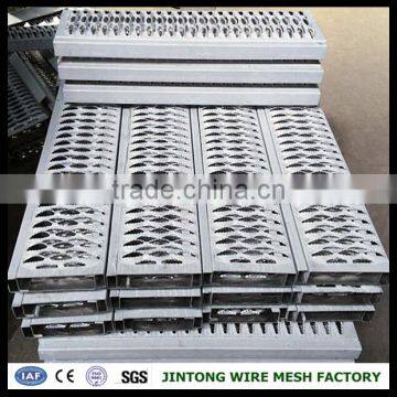 Hot Sale and Sample Free Galvanized Checkered Plate/checker Plate Specification With All Kinds of Hole Shape(China Manufacturer) photo-3