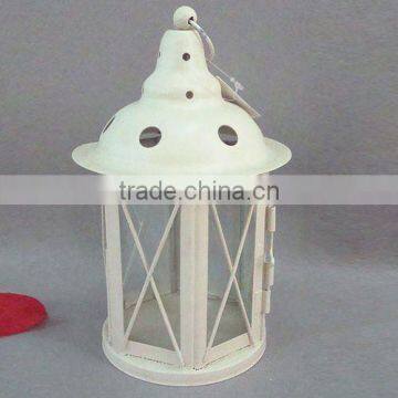 Metal storm lantern