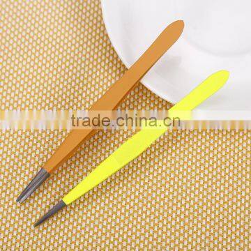 Factory Price High Quality Spraying Plastic Eyebrow Tweezer in Beauty Salon photo-4