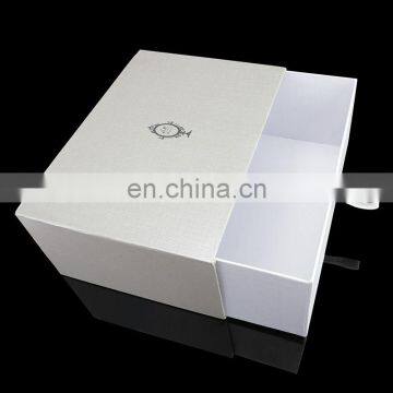 Luxury white retail glossy packaging box guangzhou