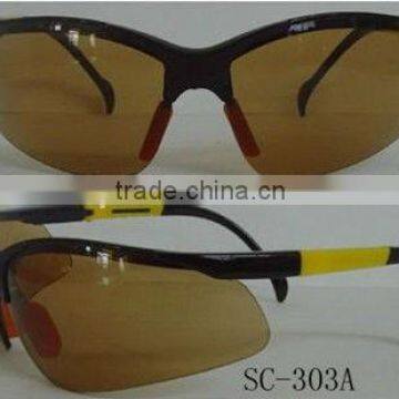 Adjustable safety glasses