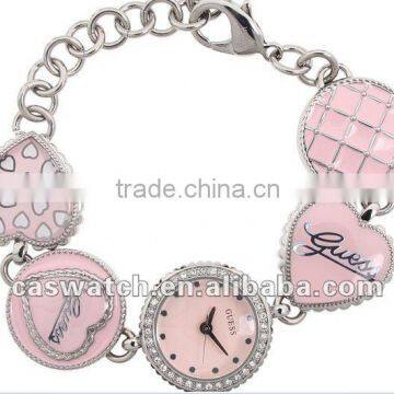 Pink elegant ladies chain watch with round case and heart-shaped chain band