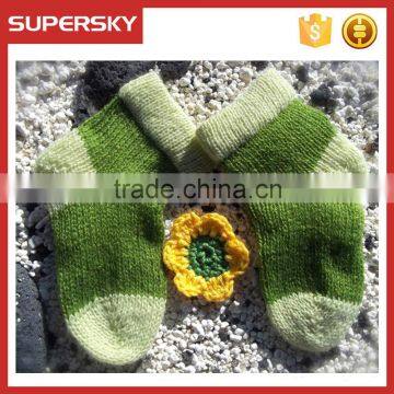 V-102 Cheap customized pretty anti-slip knitted crochet baby socks in green