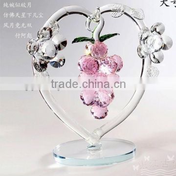 Beautiful crystal glass grapes for wedding favor or souvenirs