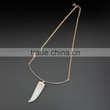 Good Quality Precious White Jade Teeth Shape Stone Pendant Copper Circle Design Long Necklaces For Women