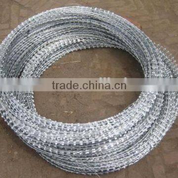 BTO-10 galvanized razor barbed wire