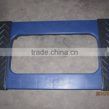 Four-wheel moving pallet dolly with rubber carpet