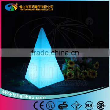 China Manufactuer RGB Living Color Changing pyramid Shape LED Table Light