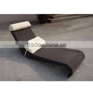 S Shape Rattan Lounger With Cushion photo-2