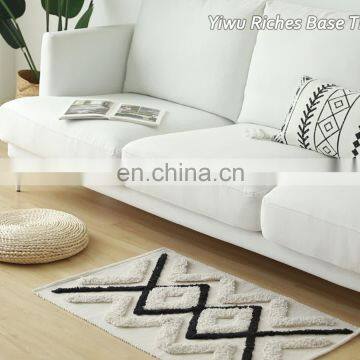 Custom home floor decor mat cotton woven design rugs hand tufted fluffy rug for living room