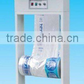 CLF-520 Magnetic pressing and sealing garment packaging machine