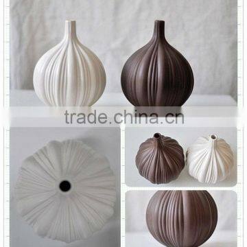 new design 2013 embellish porcelain vase, hotel porcelain vase deracorative