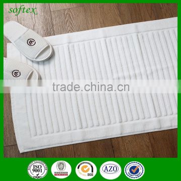 white hotel towel / hotel towel bath mat