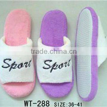 sport pink color warm cotton fabric ladies bathroon slipper soft bathroom slipper massaging shoe