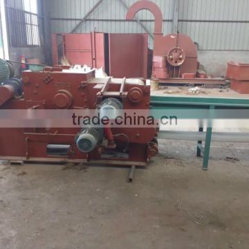 Industrial wood chipper for making wood chips