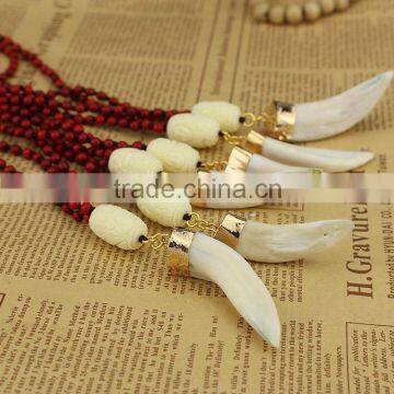 NE2335 Fashion tiny dark red mala beads knotted necklace with wolf's tooth pendant