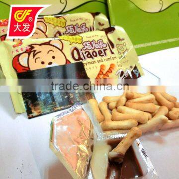 Dafa bone shaped biscuit chocolate with biscuit