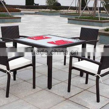 4 person ratan dining chairs with dining table