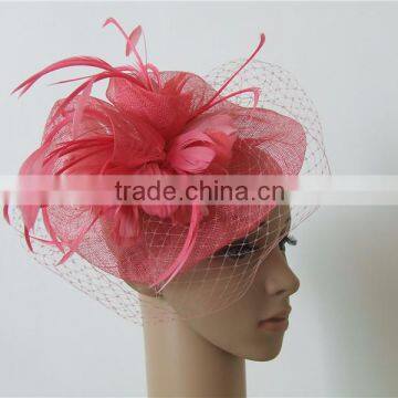 Graceful sinamay fascinator trimming with feathers and veil