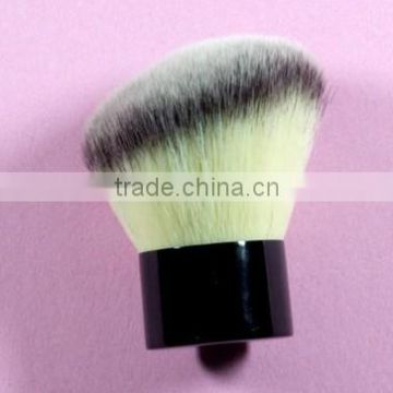 angled kabuki brush