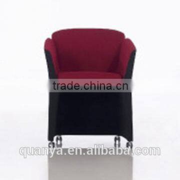 Elegant atmosphere leaisure sofa chair with casters for restaurant