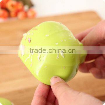 1PC Silicone Garlic Shaped Garlic Peeler Practical Kitchen Gadgets Easy Kitchen Tool Random Color KC1556 photo-3