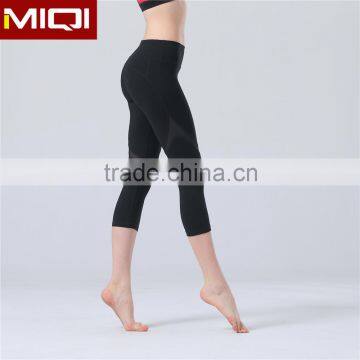 Wholesale Fitness Apparel Womens Capri Leggings in Plain Color photo-2